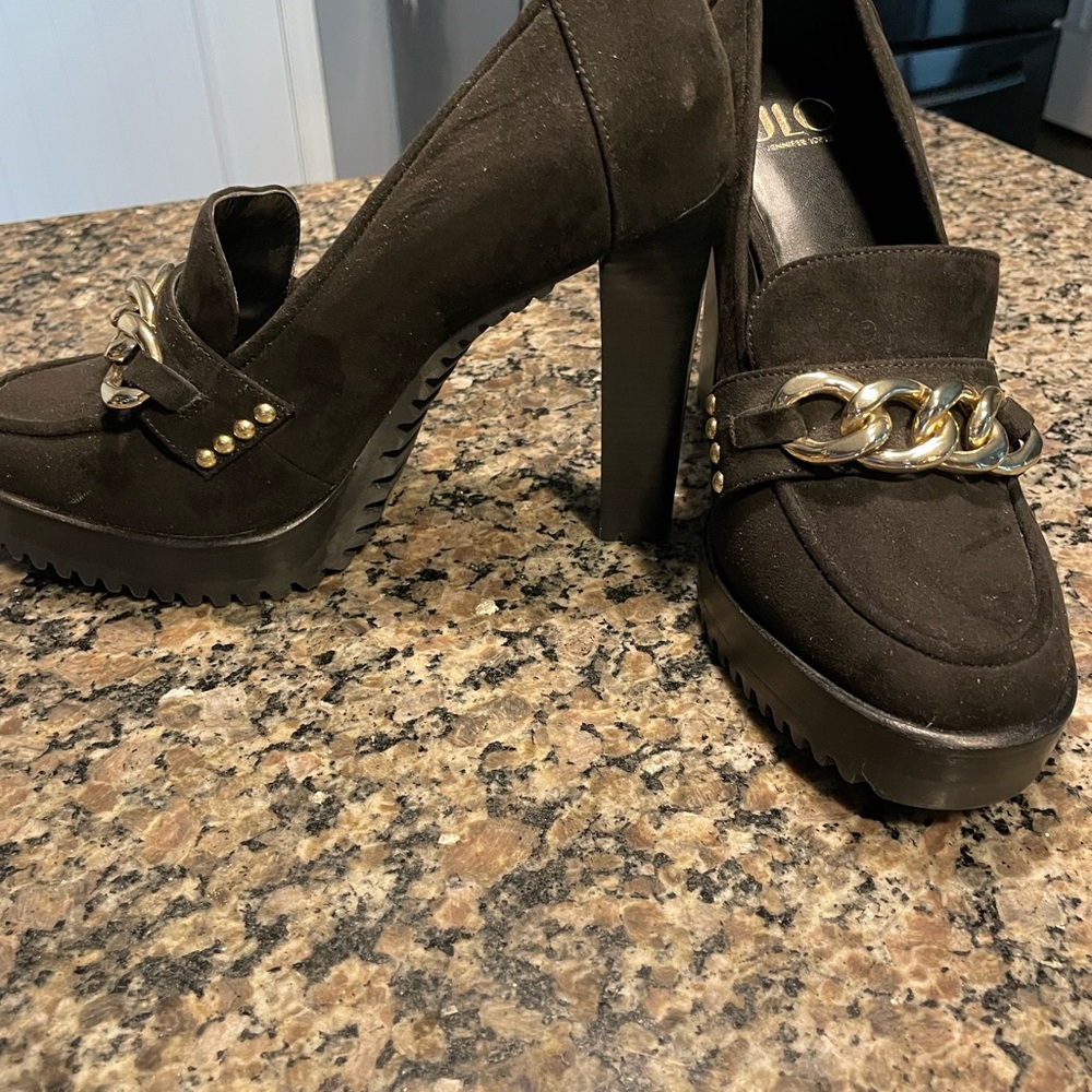 Elegant Black Platform Heels with Gold Chain in